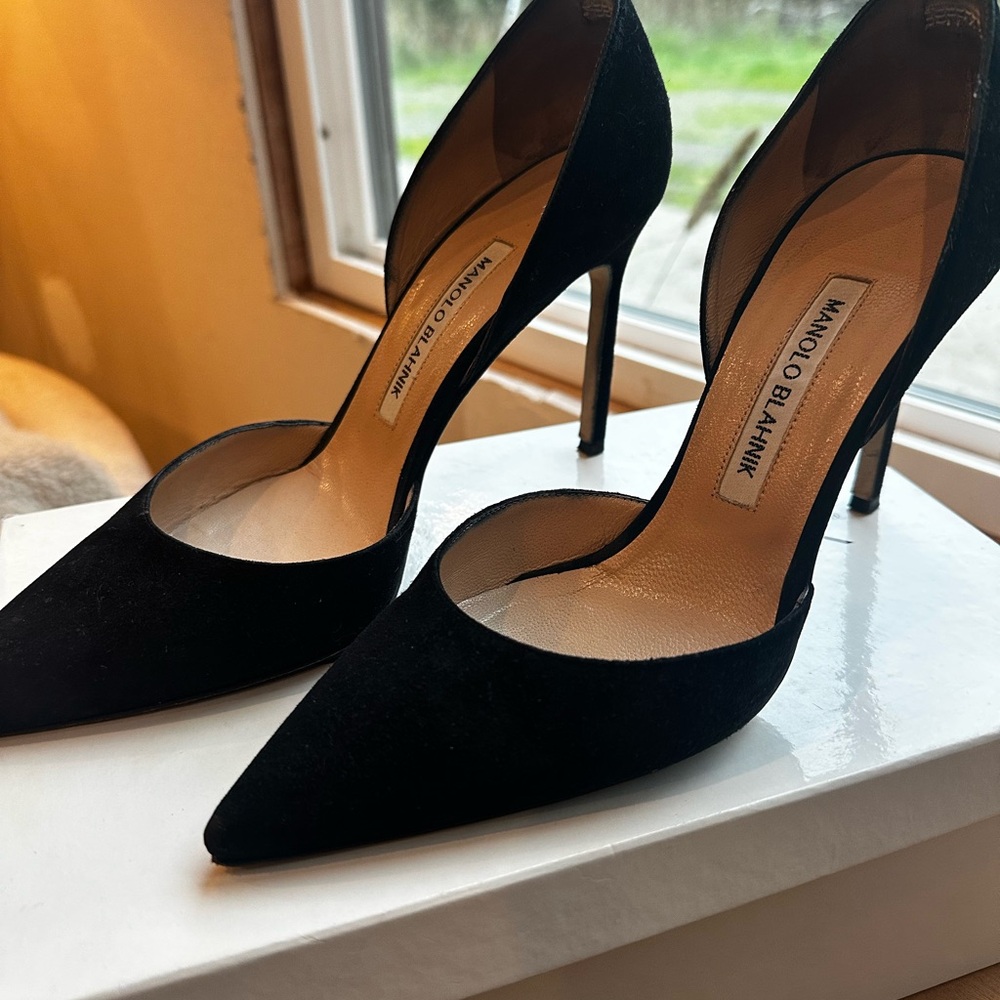 Manolo Blahnik Classic Black Heels 8 38.5